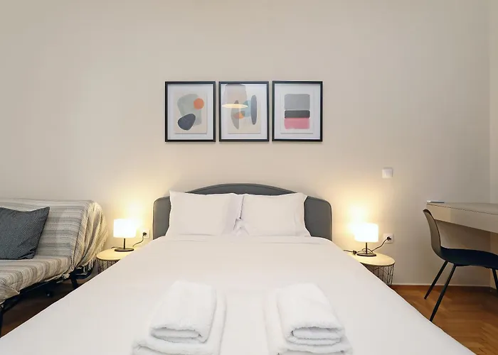 Luxury Apartment Next To Athens - Greecing