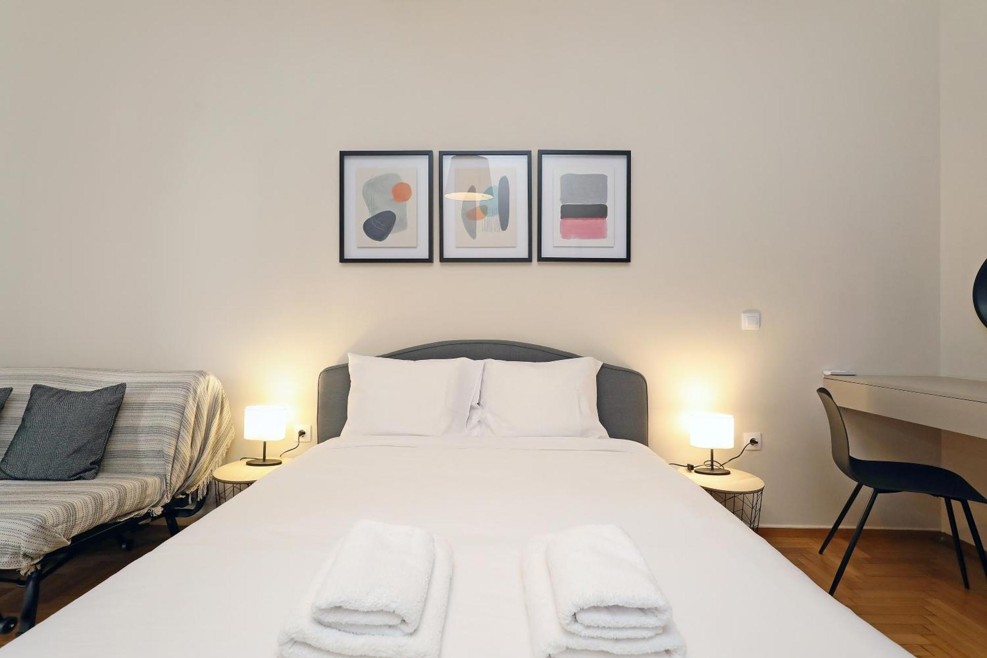 Luxury Next To - Greecing *